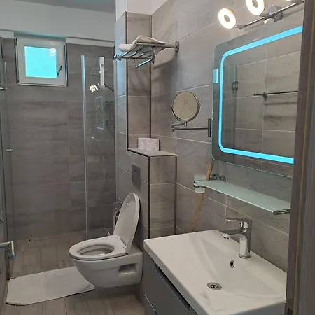 Alezzi Sylver 2 Apartment