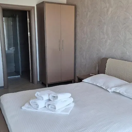 Alezzi Sylver 2 公寓 *