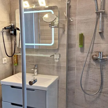 Alezzi Sylver 2 公寓 *